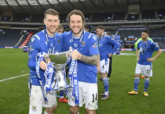 David Wotherspoon and Stevie May with the cup