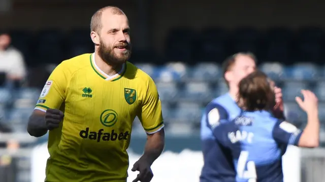 Teemu Pukki celebrates his goal