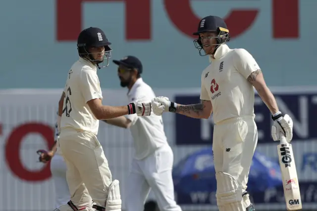 Ben Stokes and Joe Root fist pump