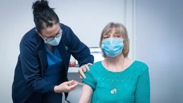 healthcare worker giving a vaccination