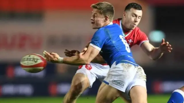 Gareth Davies (right) puts Stephen Varney under pressure