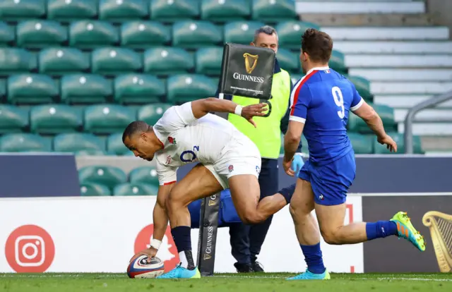 Anthony Watson scores a try