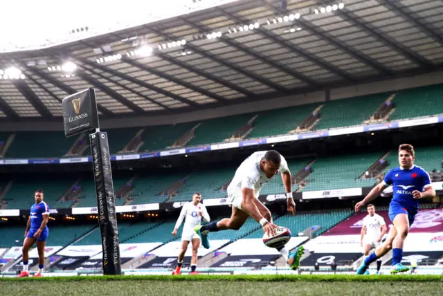 Anthony Watson scores a try