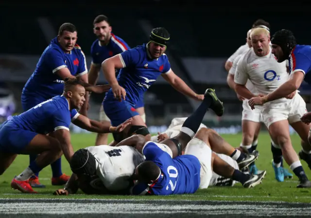 Maro Itoje scores a try