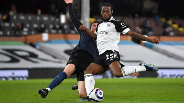 Josh Onomah shoots for Fulham