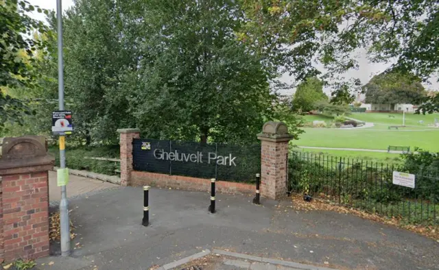 Gheluvelt Park sign