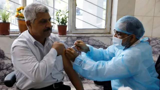 A man receives a Covid-19 vaccine in Baghdad, Iraq (2 March 2021)