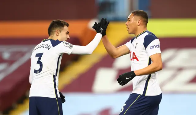 Carlos Vinicius celebrates goal