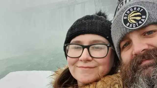 Shannon Mee at Niagara Falls