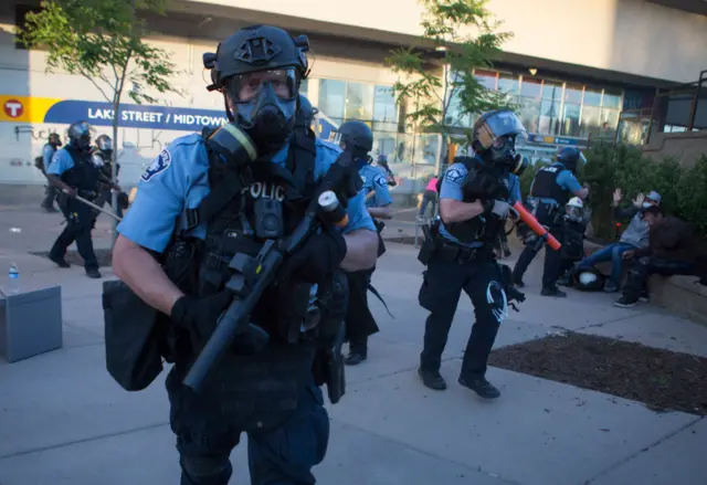 After protesters attacked a police precinct, Minneapolis officers cleared streets