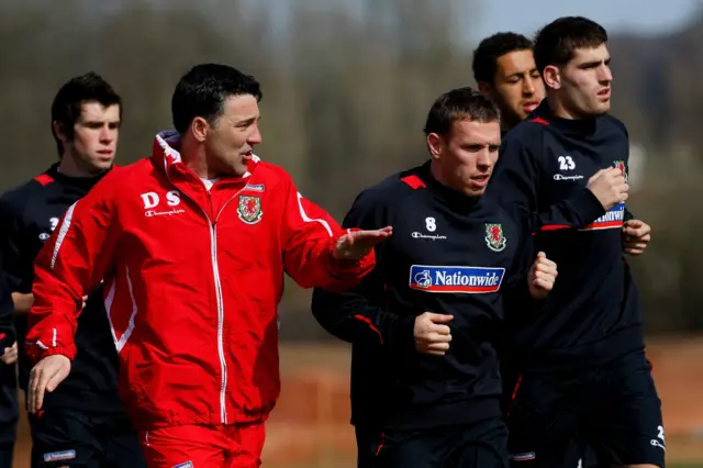 Dean Saunders during Wales training