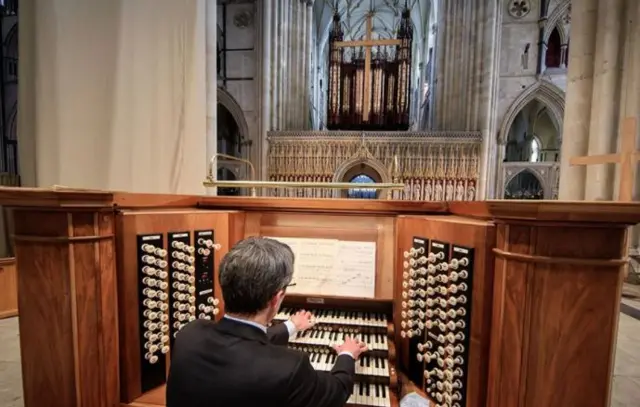 Minster organ being played