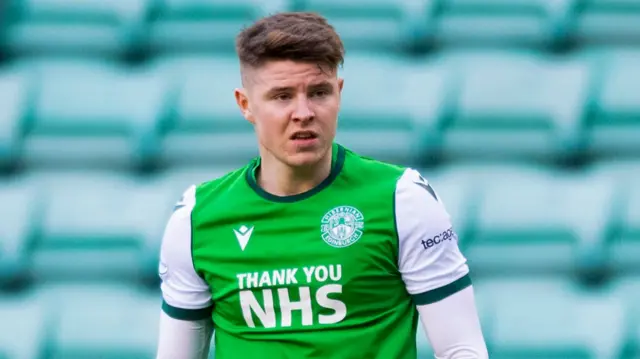 Kevin Nisbet starts for Hibernian