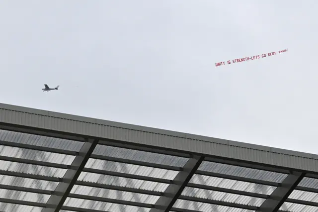 Plane banner