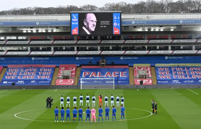 Crystal Palace and Chelsea players observe a silence for the Duke of Edinburgh