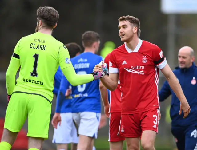 Aberdeen held on for a 1-0 win at McDiarmid Park