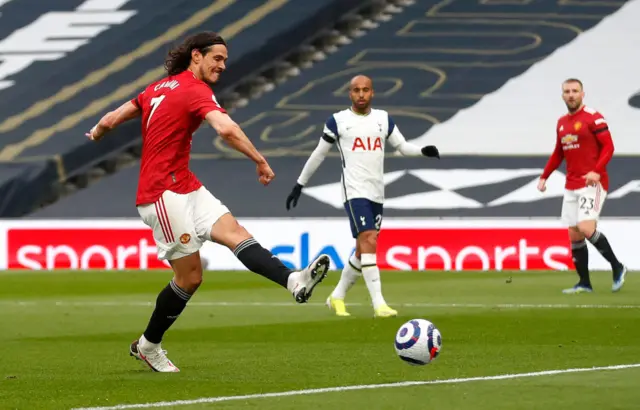 Edinson Cavani scores for Man Utd