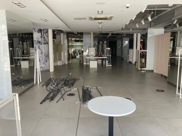 Empty Topshop