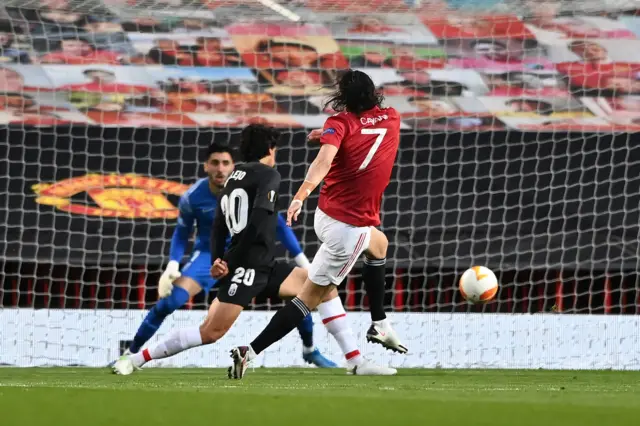 Edinson Cavani scores for Man Utd