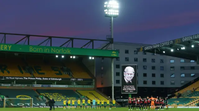 Minute's silence at Carrow Road