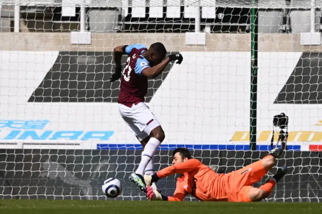 Issa Diop, own goal, West Ham United, Newcastle United