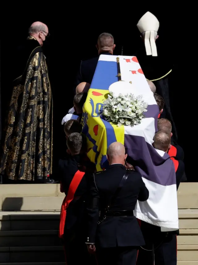 The coffin arrives at the chapel