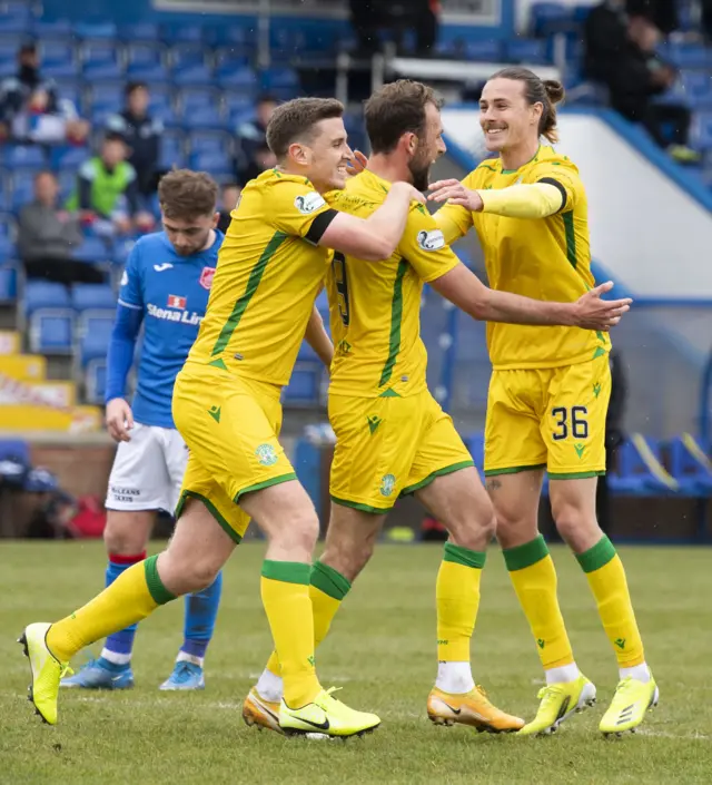 Hibs lead thanks to a Christian Doidge goal