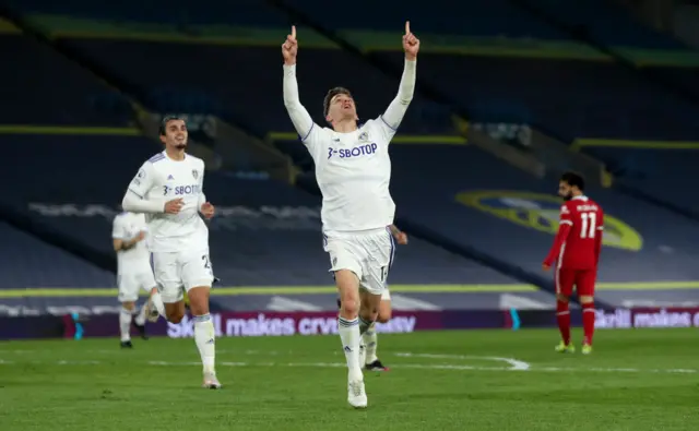 Diego Llorente scores for Leeds