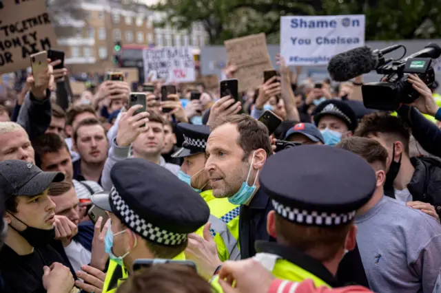 Peter Cech and chelsea fans