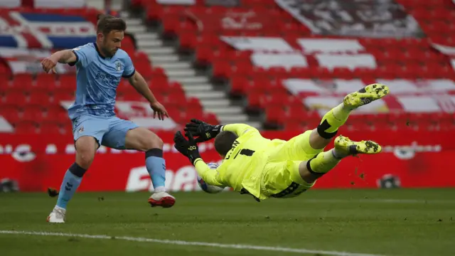 Angus Gunn