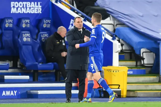 Brendan Rodgers and Jamie Vardy shake hands