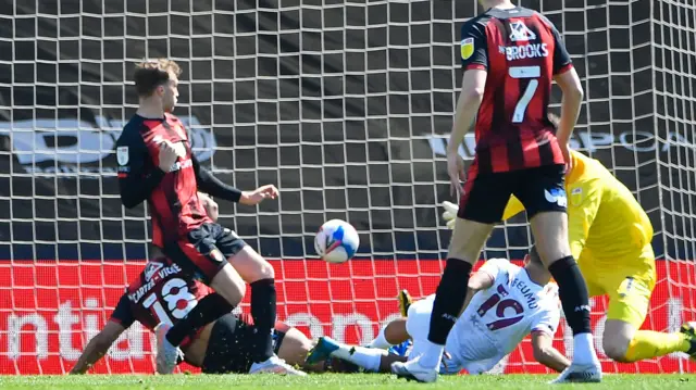 Bryan Mbeumo scores for Brentford