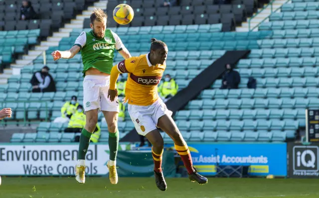 Christian Doidge bullets a header home for Hibs