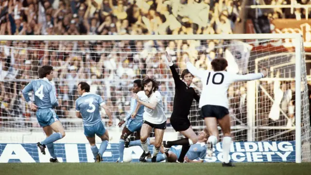 Ricky Villa scores for Spurs in the 1981 FA Cup final replay