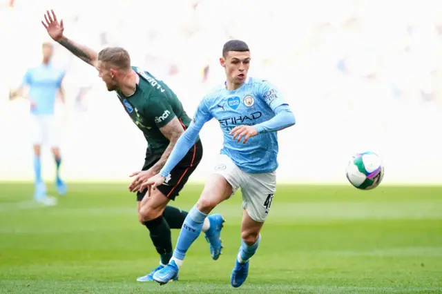 Phil Foden attacks