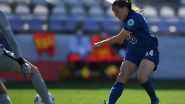 Chelsea's Fran Kirby shoots