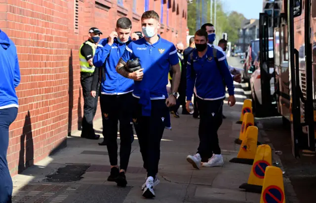 St Johnstone arrive at Ibrox