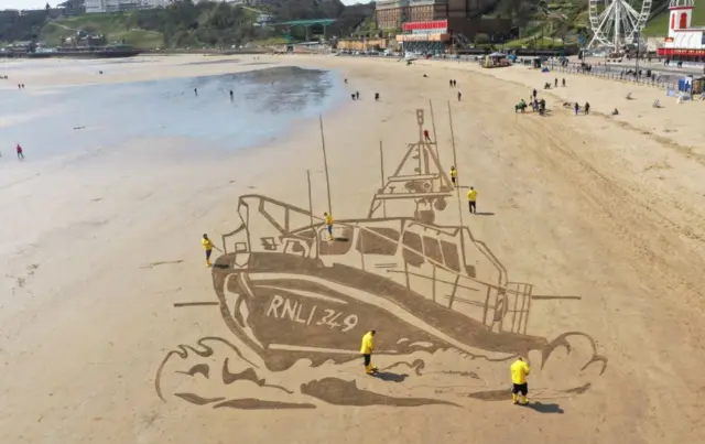 Sand art of 100m lifeboat