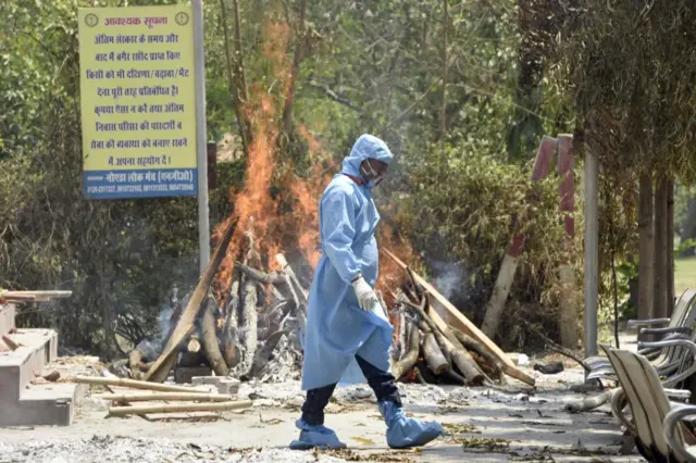 A person who died of Covid-19 being cremated at the crematorium in Noida, India