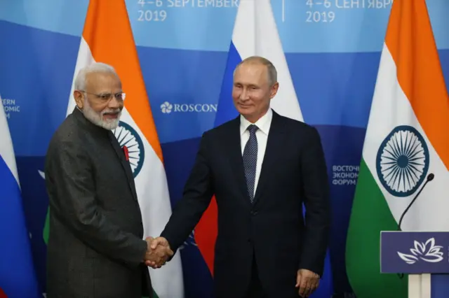 Vladimir Putin and Narendra Modi in 2019