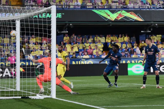 Raul Albiol scores for Villarreal