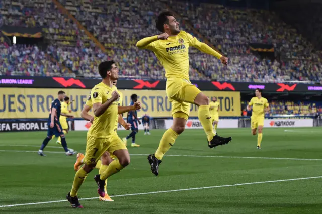 Manu Trigueros scores for Villarreal against Arsenal