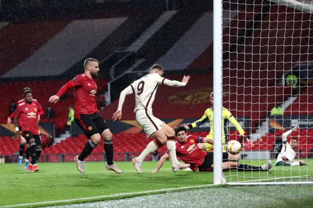 Edin Dzeko scores for Roma