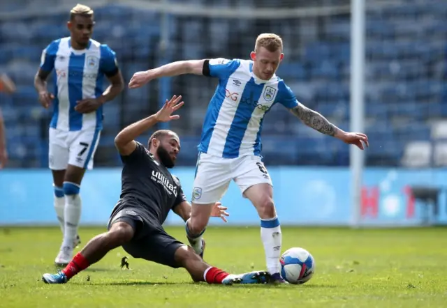 Brentford's Bryan Mbeumo and Huddersfield's Lewis O'Brien battle for the ball