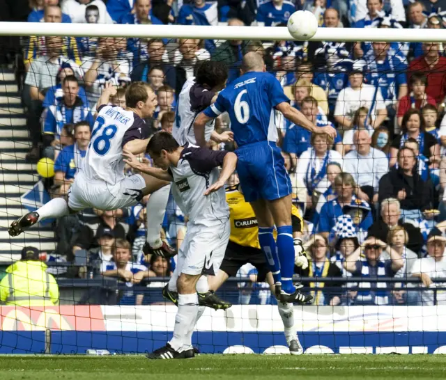 Jim Thompson scores for Queen of the South