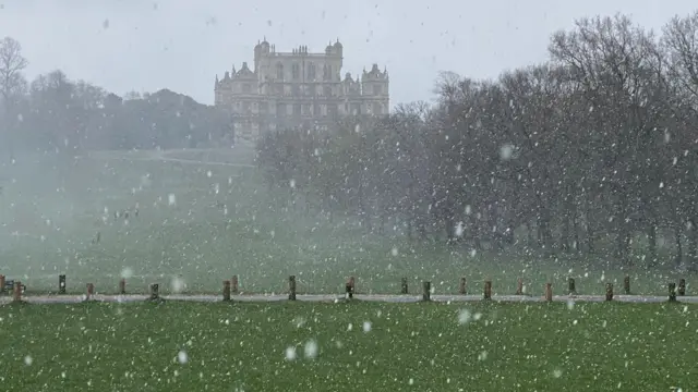 Snow at Wollaton Hall