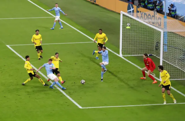 Kevin de Bruyne scores for Man City