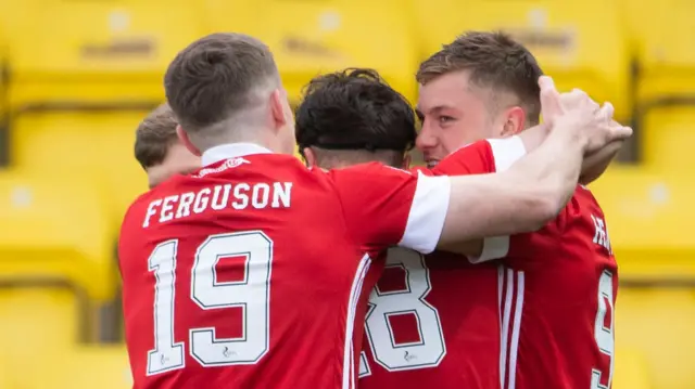 The Aberdeen players celebrate Callum Hendry's goal making it 1-0