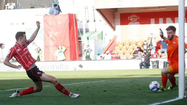 Tom Hopper scores for Lincoln