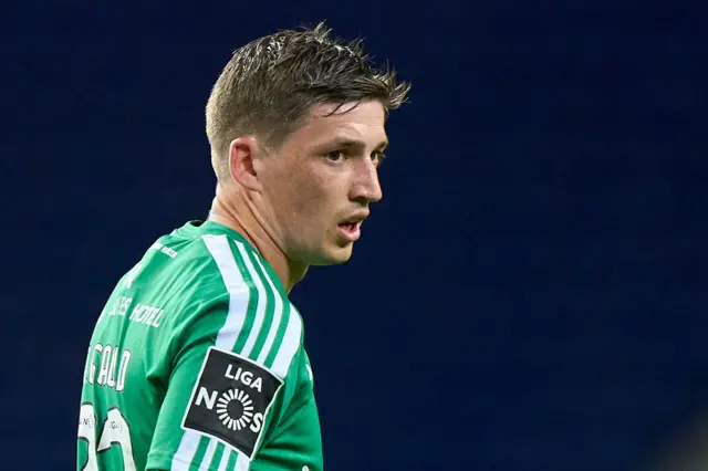 Ryan Gauld playing for Farense